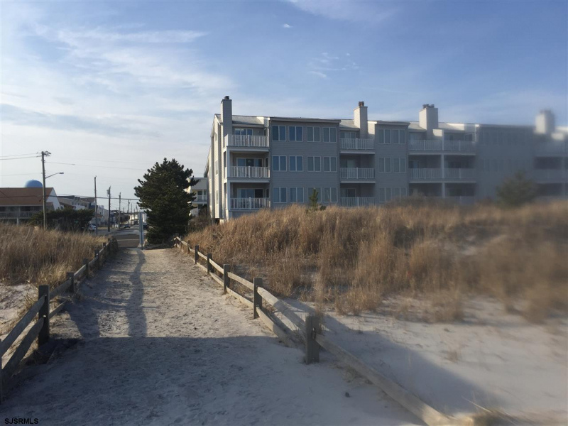 300 BRIGANTINE Ave., New Jersey 08203-1111, 2 Bedrooms Bedrooms, 4 Rooms Rooms,2 BathroomsBathrooms,Rental non-commercial,For Sale,BRIGANTINE Ave.,519236