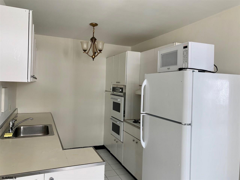 101 Plaza Place, New Jersey 08401, 1 Bedroom Bedrooms, 3 Rooms Rooms,1 BathroomBathrooms,Rental non-commercial,For Sale,Plaza Place,526234