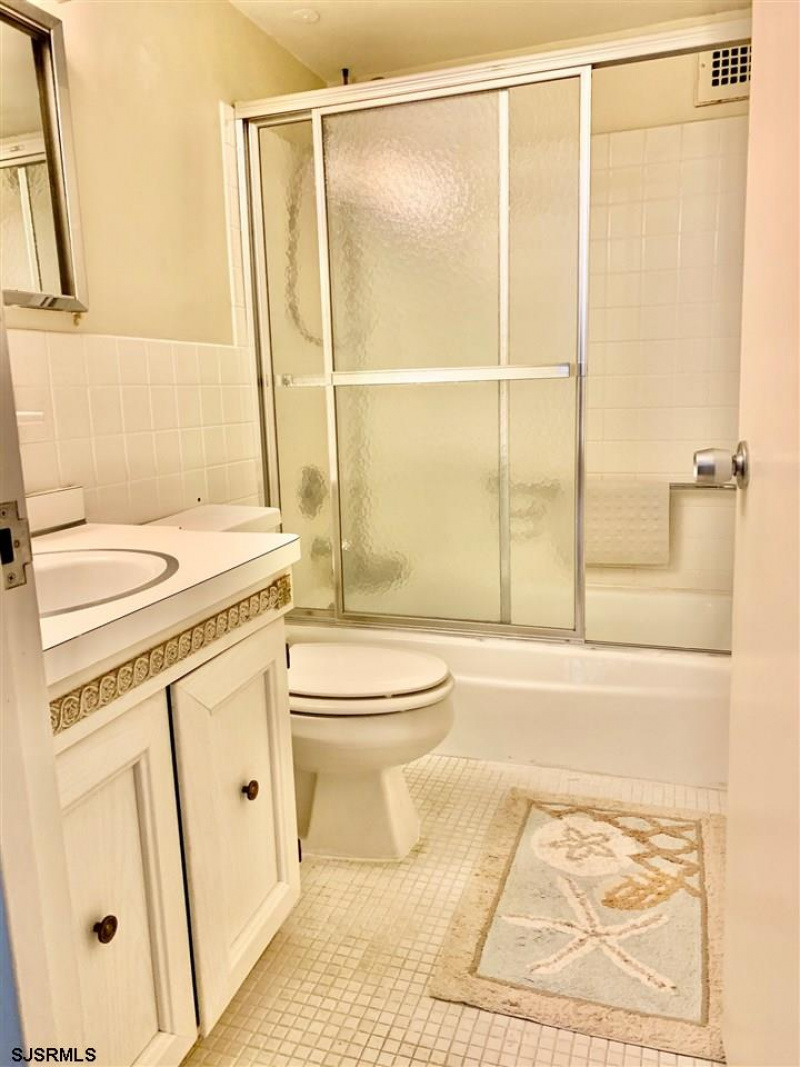 101 Plaza Place, New Jersey 08401, 1 Bedroom Bedrooms, 3 Rooms Rooms,1 BathroomBathrooms,Rental non-commercial,For Sale,Plaza Place,526234