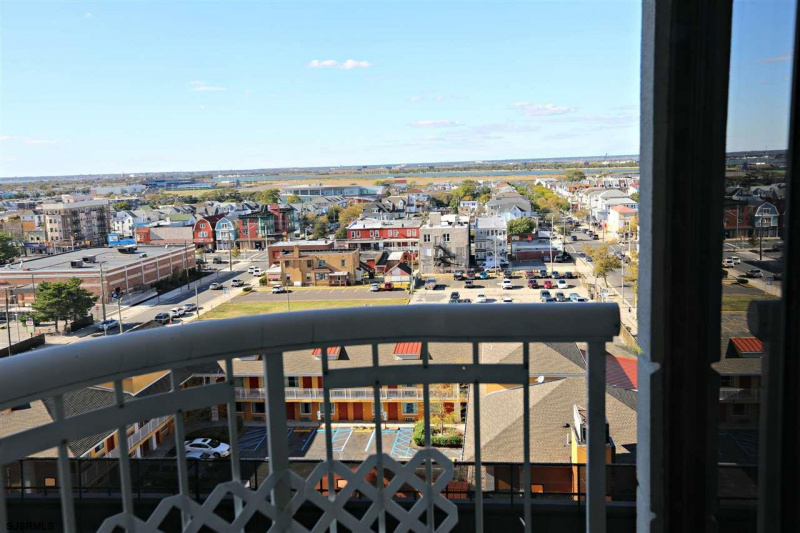 3101 Boardwalk, New Jersey 08401, 2 Bedrooms Bedrooms, 5 Rooms Rooms,1 BathroomBathrooms,Rental non-commercial,For Sale,Boardwalk,529049