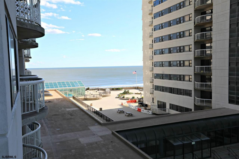 3101 Boardwalk, New Jersey 08401, 2 Bedrooms Bedrooms, 5 Rooms Rooms,1 BathroomBathrooms,Rental non-commercial,For Sale,Boardwalk,529049