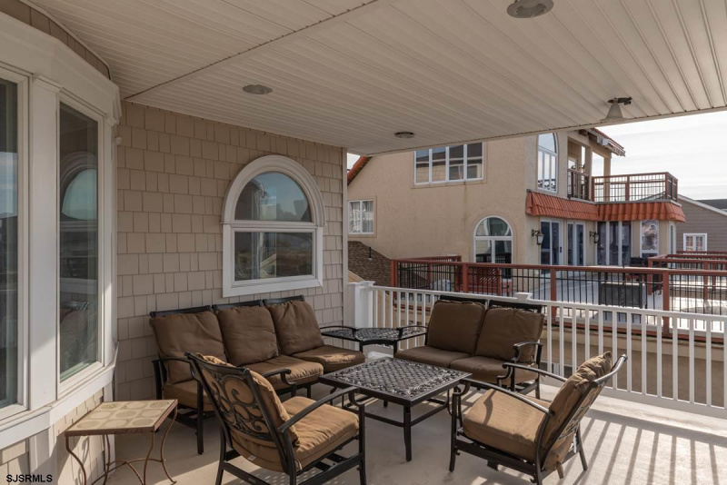 25 Ocean Dr W, Brigantine, New Jersey 08203, 5 Bedrooms Bedrooms, 12 Rooms Rooms,4 BathroomsBathrooms,Residential,For Sale,Ocean Dr W,531427