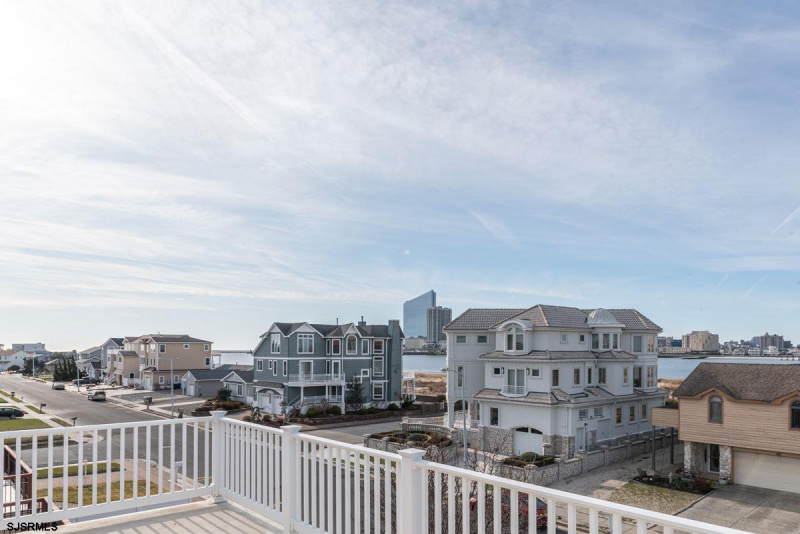 25 Ocean Dr W, Brigantine, New Jersey 08203, 5 Bedrooms Bedrooms, 12 Rooms Rooms,4 BathroomsBathrooms,Residential,For Sale,Ocean Dr W,531427