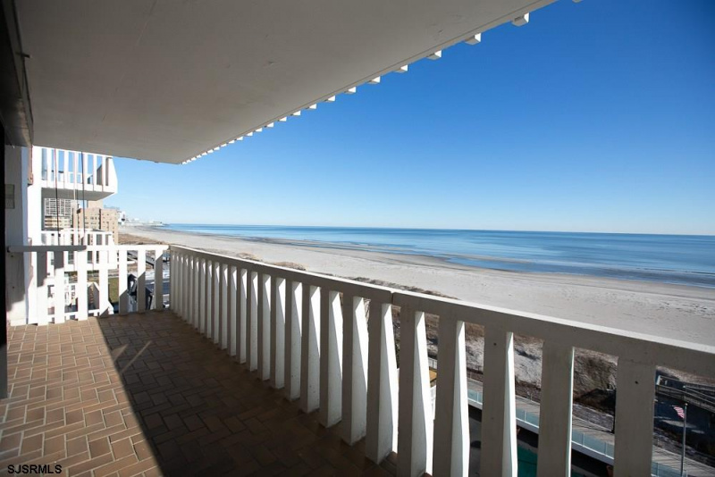 100 Berkley, Atlantic City, New Jersey 08401, 4 Bedrooms Bedrooms, 8 Rooms Rooms,3 BathroomsBathrooms,Condominium,For Sale,Berkley,535426