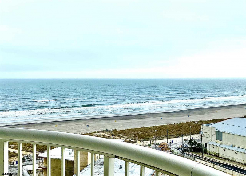 3101 BOARDWALK 1117-2, Atlantic City, New Jersey 08401, 1 Bedroom Bedrooms, 5 Rooms Rooms,1 BathroomBathrooms,Condominium,For Sale,BOARDWALK 1117-2,537228