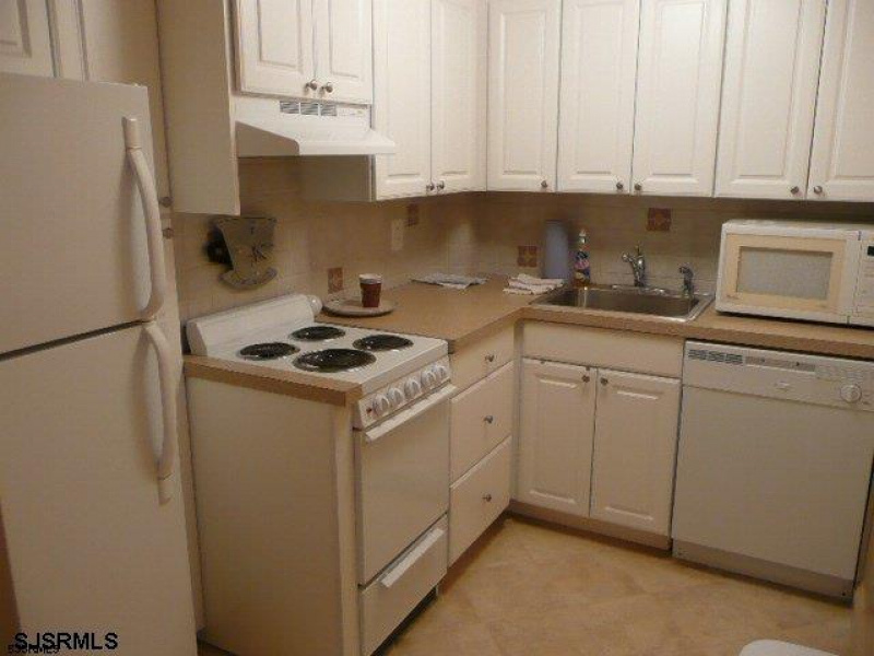 101 Raleigh #933, New Jersey 08401, 1 Bedroom Bedrooms, 4 Rooms Rooms,1 BathroomBathrooms,Rental non-commercial,For Sale,Raleigh #933,537880