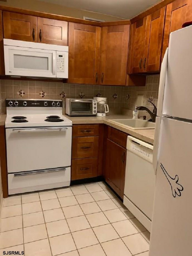 101 Raleigh Ave #508, Atlantic City, New Jersey 08401-5838, 1 Bedroom Bedrooms, 4 Rooms Rooms,1 BathroomBathrooms,Condominium,For Sale,Raleigh Ave #508,537909