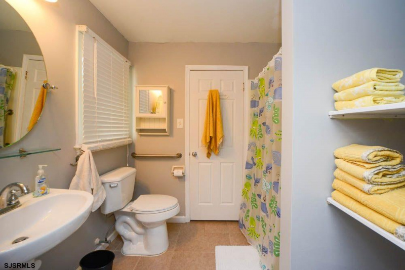 2034 Central Avenue, Ocean City, New Jersey 08226, 3 Bedrooms Bedrooms, 8 Rooms Rooms,2 BathroomsBathrooms,Condominium,For Sale,Central Avenue,539439