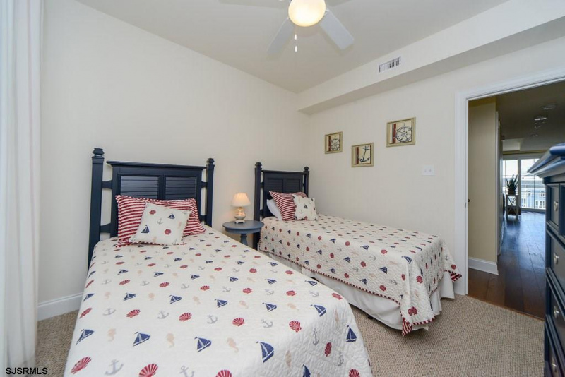 701 8th, Ocean City, New Jersey 08226, 5 Bedrooms Bedrooms, 11 Rooms Rooms,3 BathroomsBathrooms,Condominium,For Sale,8th,539440