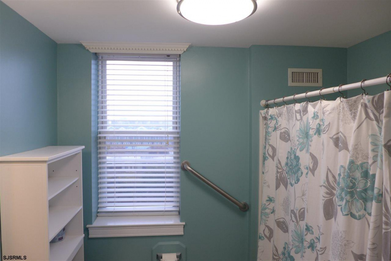 719 11th Street, Ocean City, New Jersey 08226, 1 Bedroom Bedrooms, 3 Rooms Rooms,1 BathroomBathrooms,Condominium,For Sale,11th Street,539790