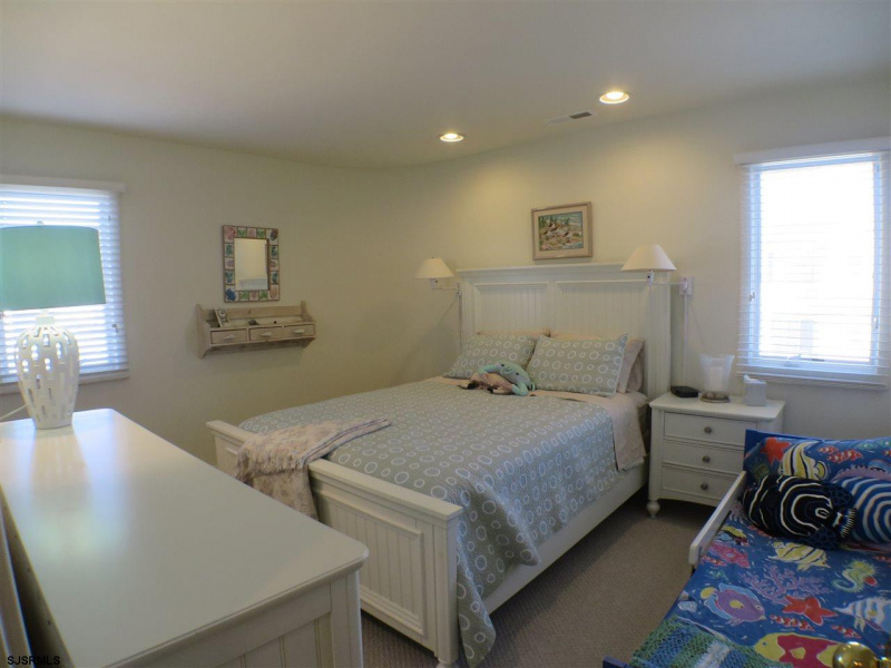 4303 Central, Ocean City, New Jersey 08226, 5 Bedrooms Bedrooms, 10 Rooms Rooms,3 BathroomsBathrooms,Condominium,For Sale,Central,539999