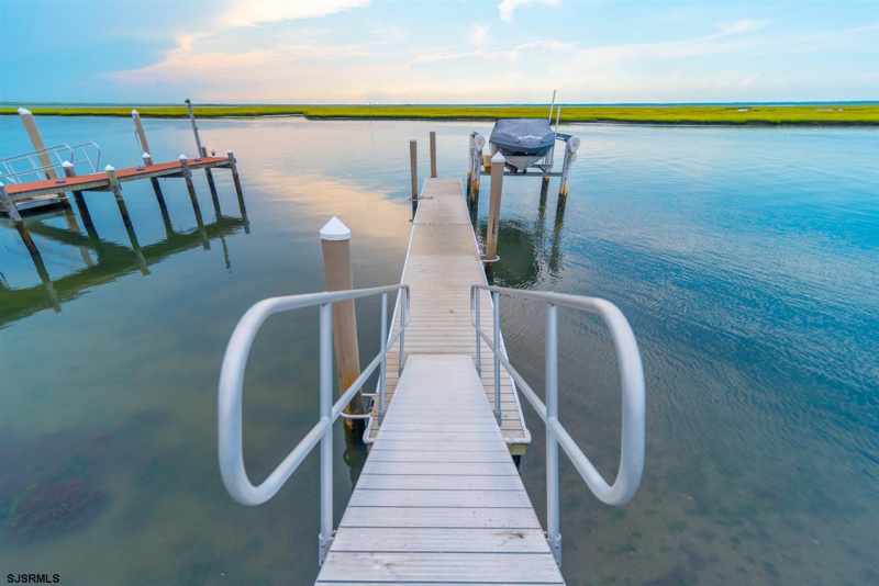 832 Shore Dr, Brigantine, New Jersey 08203, 7 Bedrooms Bedrooms, 15 Rooms Rooms,4 BathroomsBathrooms,Residential,For Sale,Shore Dr,527066