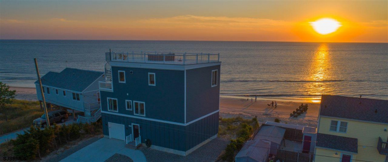 11 Beach Ave, Villas, New Jersey 08251, 4 Bedrooms Bedrooms, 10 Rooms Rooms,3 BathroomsBathrooms,Residential,For Sale,Beach Ave,542343