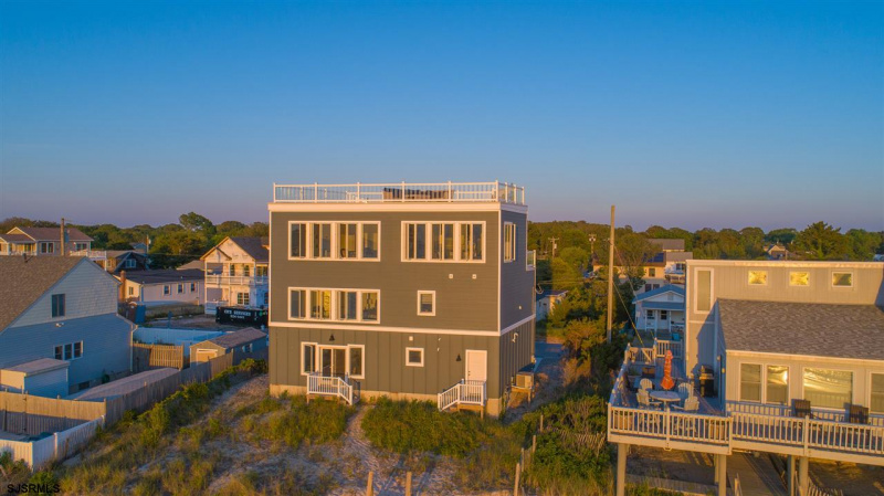 11 Beach Ave, Villas, New Jersey 08251, 4 Bedrooms Bedrooms, 10 Rooms Rooms,3 BathroomsBathrooms,Residential,For Sale,Beach Ave,542343