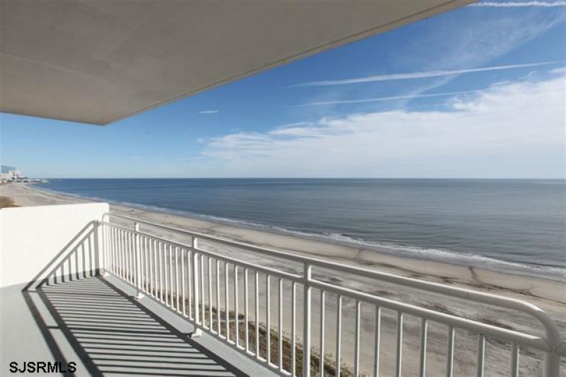 5200 Boardwalk, New Jersey 08406, 2 Bedrooms Bedrooms, 7 Rooms Rooms,2 BathroomsBathrooms,Rental non-commercial,For Sale,Boardwalk,542521