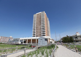 5200 Boardwalk, New Jersey 08406, 2 Bedrooms Bedrooms, 7 Rooms Rooms,2 BathroomsBathrooms,Rental non-commercial,For Sale,Boardwalk,542521