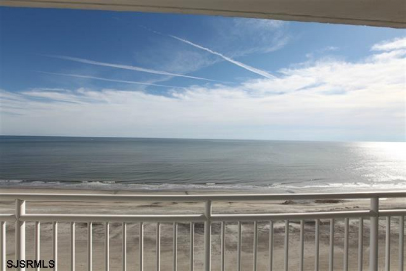 5200 Boardwalk, New Jersey 08406, 2 Bedrooms Bedrooms, 7 Rooms Rooms,2 BathroomsBathrooms,Rental non-commercial,For Sale,Boardwalk,542521