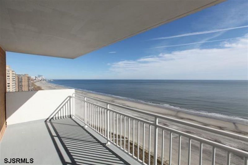 5200 Boardwalk, New Jersey 08406, 2 Bedrooms Bedrooms, 7 Rooms Rooms,2 BathroomsBathrooms,Rental non-commercial,For Sale,Boardwalk,542521