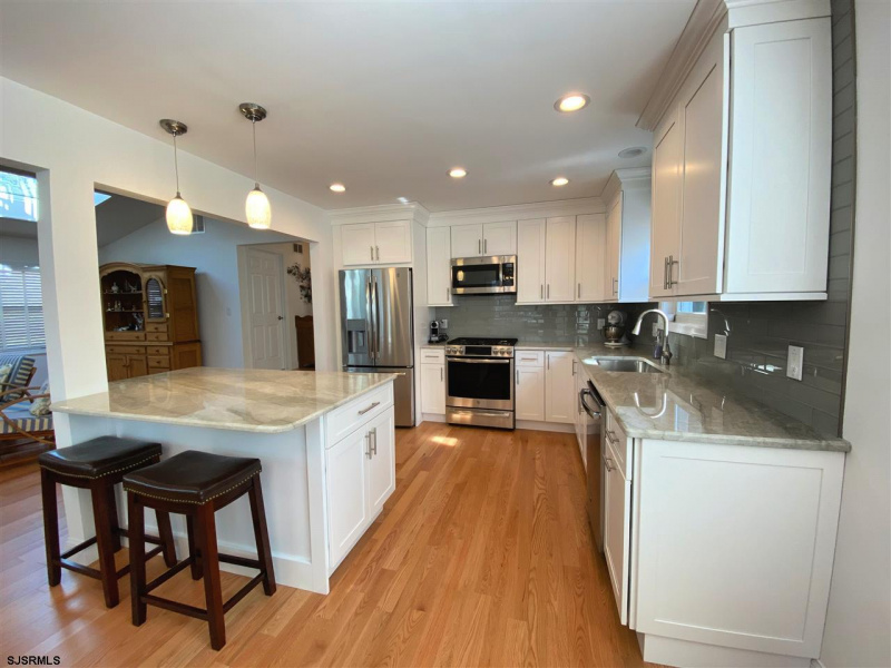 425 Rumson Ave #A, Margate, New Jersey 08402, 4 Bedrooms Bedrooms, 10 Rooms Rooms,3 BathroomsBathrooms,Residential,For Sale,Rumson Ave #A,542650