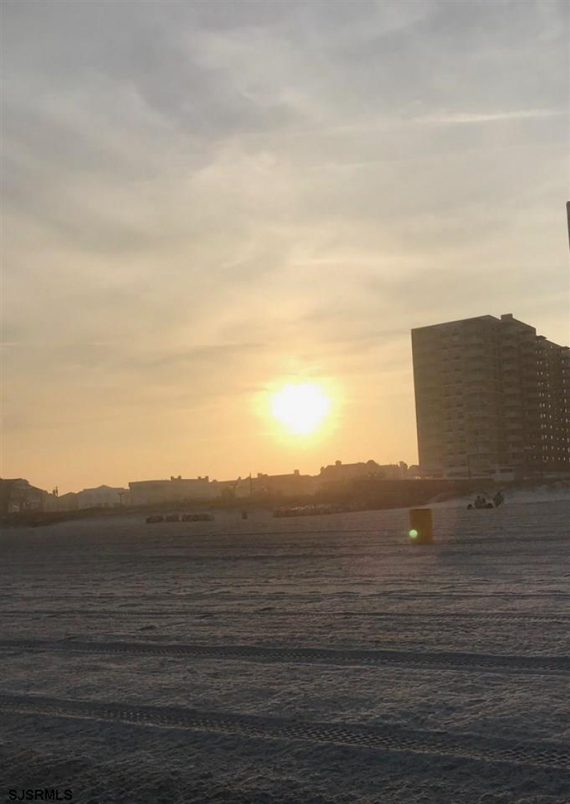 101 Plaza Place, Atlantic City, New Jersey 08401, 1 Bedroom Bedrooms, 5 Rooms Rooms,1 BathroomBathrooms,Condominium,For Sale,Plaza Place,542656