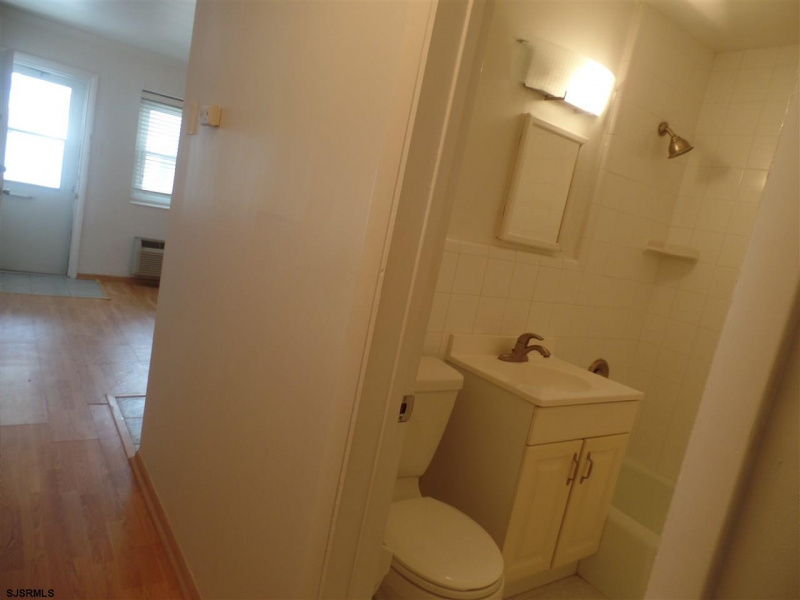 3801 Boardwalk, New Jersey 08401, 1 Bedroom Bedrooms, 3 Rooms Rooms,1 BathroomBathrooms,Rental non-commercial,For Sale,Boardwalk,542738