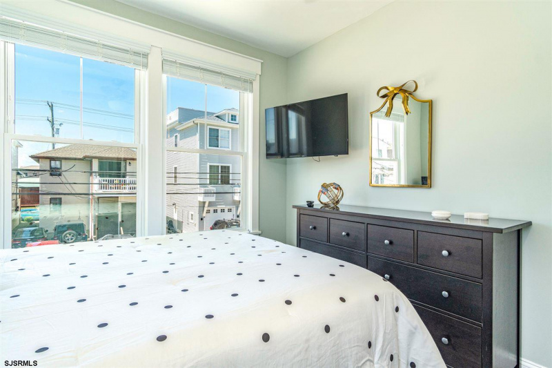 1144 Asbury Ave, Ocean City, New Jersey 08226, 3 Bedrooms Bedrooms, 8 Rooms Rooms,2 BathroomsBathrooms,Condominium,For Sale,Asbury Ave,542748