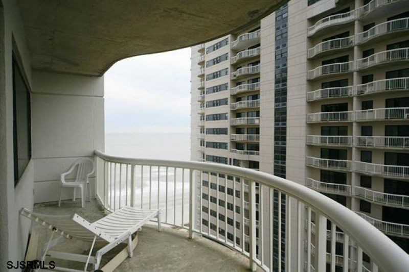 3101 Boardwalk, New Jersey 08401, 1 Bedroom Bedrooms, 5 Rooms Rooms,2 BathroomsBathrooms,Rental non-commercial,For Sale,Boardwalk,542909