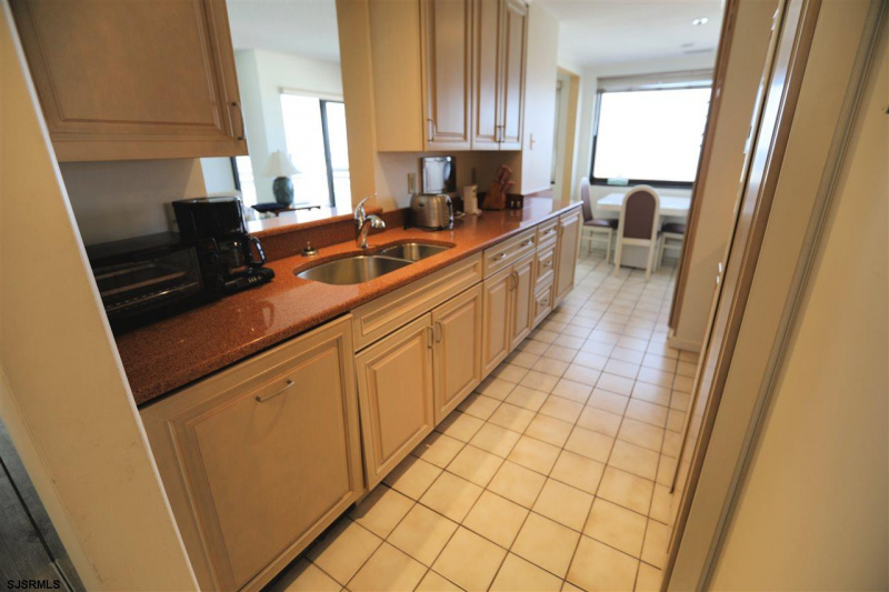 3101 Boardwalk, New Jersey 08401, 1 Bedroom Bedrooms, 5 Rooms Rooms,2 BathroomsBathrooms,Rental non-commercial,For Sale,Boardwalk,542909