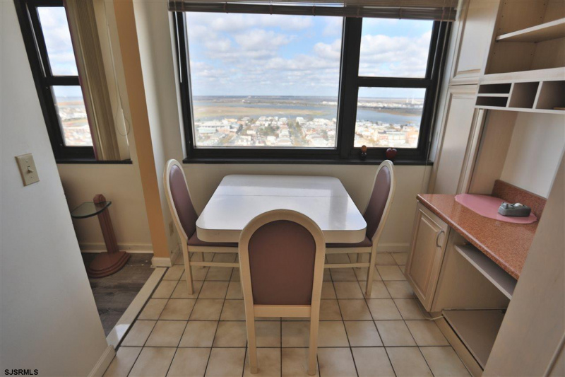 3101 Boardwalk, New Jersey 08401, 1 Bedroom Bedrooms, 5 Rooms Rooms,2 BathroomsBathrooms,Rental non-commercial,For Sale,Boardwalk,542909