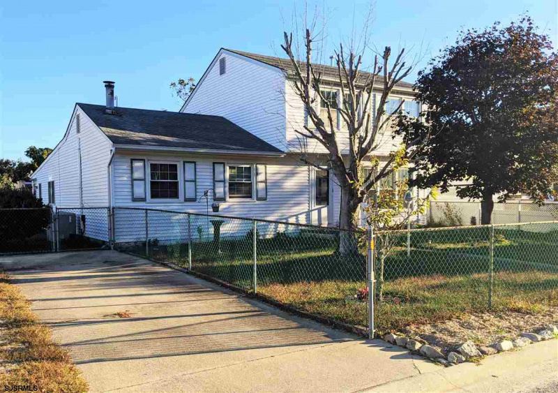 121 Edna Ave., Villas, New Jersey 08251, 4 Bedrooms Bedrooms, 10 Rooms Rooms,2 BathroomsBathrooms,Residential,For Sale,Edna Ave.,543260