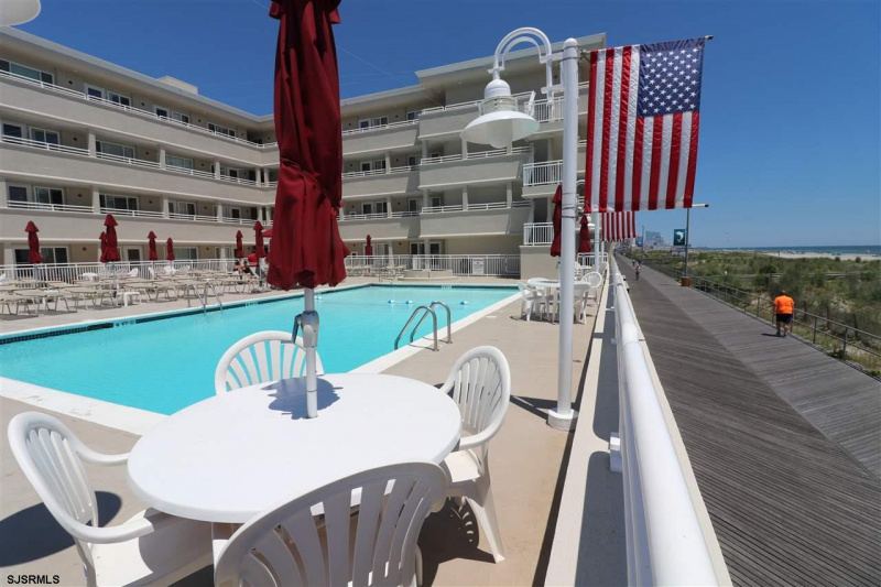 5300 Boardwalk, New Jersey 08406, 2 Bedrooms Bedrooms, 3 Rooms Rooms,1 BathroomBathrooms,Rental non-commercial,For Sale,Boardwalk,543342