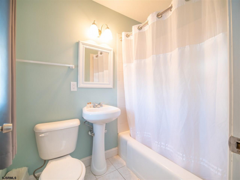 109 Surrey, Ventnor, New Jersey 08406, ,15 BathroomsBathrooms,Commercial/industrial,For Sale,Surrey,543351