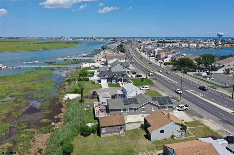 4209 Atlantic Brigantine Blvd, Brigantine, New Jersey 08203, 4 Bedrooms Bedrooms, 8 Rooms Rooms,3 BathroomsBathrooms,Residential,For Sale,Atlantic Brigantine Blvd,543910