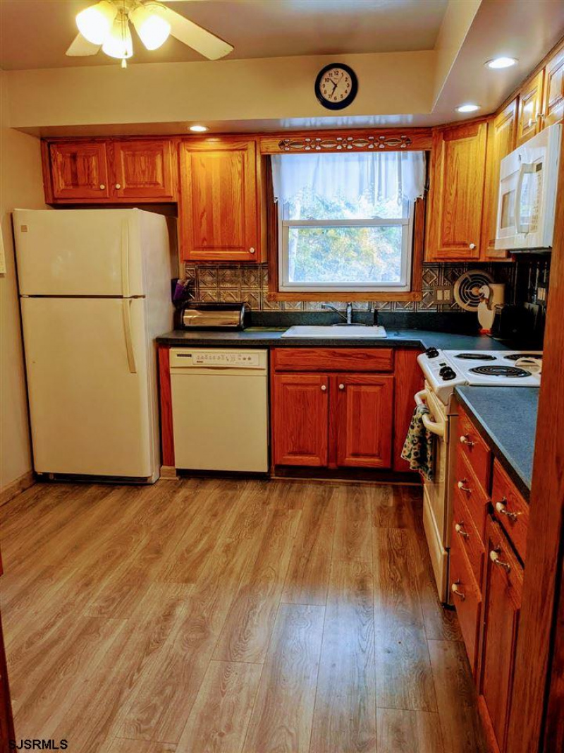 825 1st Rd, Hammonton, New Jersey 08037, 4 Bedrooms Bedrooms, 10 Rooms Rooms,1 BathroomBathrooms,Residential,For Sale,1st Rd,543941