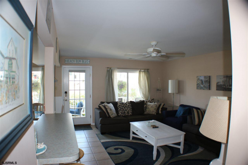 5621 West Avenue, Ocean City, New Jersey 08226, 3 Bedrooms Bedrooms, 6 Rooms Rooms,2 BathroomsBathrooms,Condominium,For Sale,West Avenue,543042