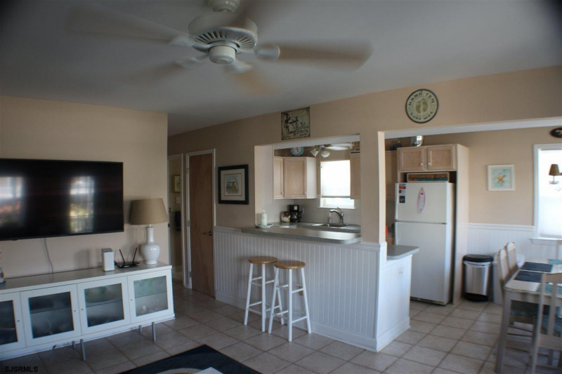 5621 West Avenue, Ocean City, New Jersey 08226, 3 Bedrooms Bedrooms, 6 Rooms Rooms,2 BathroomsBathrooms,Condominium,For Sale,West Avenue,543042