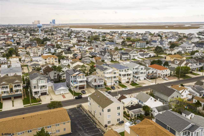 243B 4th, Brigantine, New Jersey 08203, 3 Bedrooms Bedrooms, 6 Rooms Rooms,2 BathroomsBathrooms,Condominium,For Sale,4th,544049