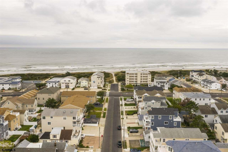 243B 4th, Brigantine, New Jersey 08203, 3 Bedrooms Bedrooms, 6 Rooms Rooms,2 BathroomsBathrooms,Condominium,For Sale,4th,544049