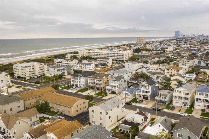 243B 4th, Brigantine, New Jersey 08203, 3 Bedrooms Bedrooms, 6 Rooms Rooms,2 BathroomsBathrooms,Condominium,For Sale,4th,544049