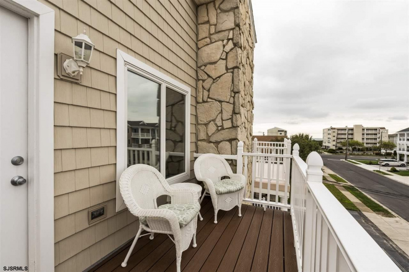 243B 4th, Brigantine, New Jersey 08203, 3 Bedrooms Bedrooms, 6 Rooms Rooms,2 BathroomsBathrooms,Condominium,For Sale,4th,544049