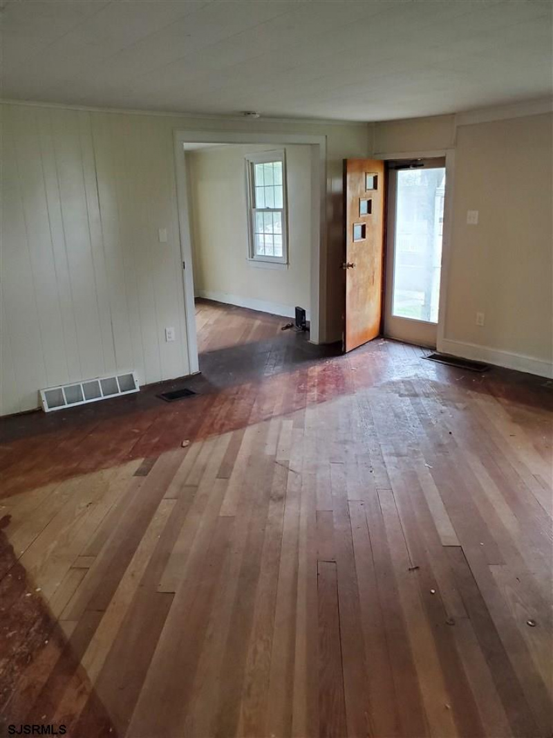 30 East, Shiloh Borough, New Jersey 08353, 2 Bedrooms Bedrooms, 6 Rooms Rooms,1 BathroomBathrooms,Residential,For Sale,East,544108